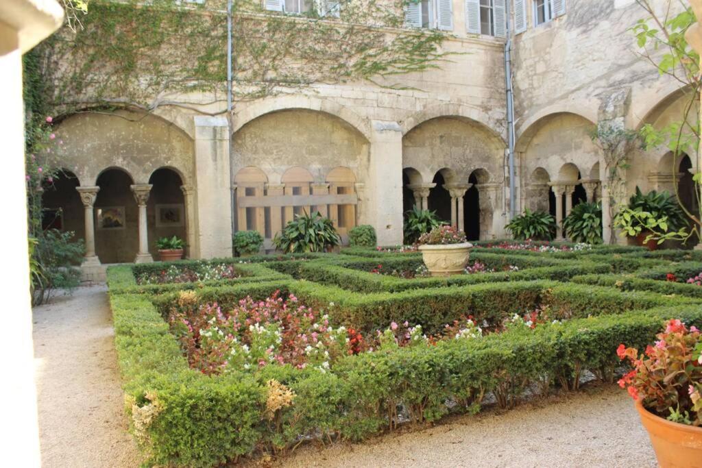 Le Mas De Lucien Entre Arles, Nimes, Avignon. 보케르 외부 사진